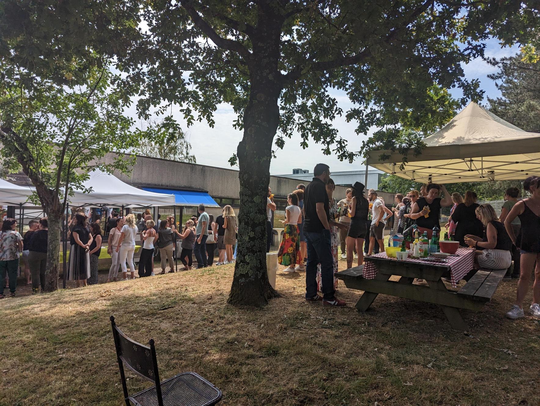 Image d'un moment de convivialité, barbecue annuel organisé par le CSE Vecteur Plus