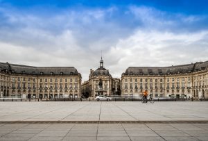 image de la place centrale de Bordeaux